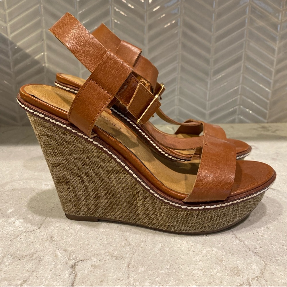 Breckelle Tan Wedge, size 7, only worn one time! 🤎